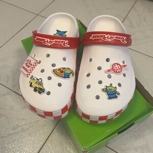 Toy Story Crocs Pizza Planet Off-Court Clog - White, size M5/W7
